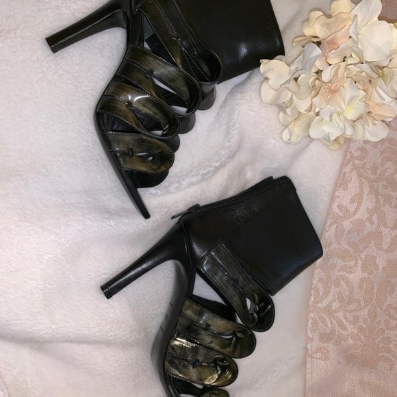 Used authentic Balenciaga shoes - Picture 3 of 3